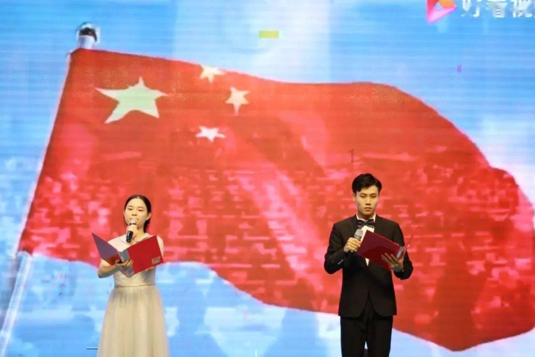 2元豆腐3元猪血，老妹做了一盘“猪血炖豆腐”，又麻又辣，真过瘾游戏画面