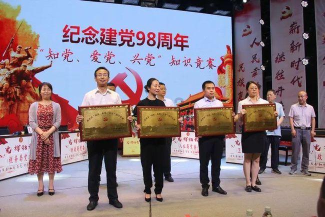 沈腾马丽现身龙年春晚第二次联排