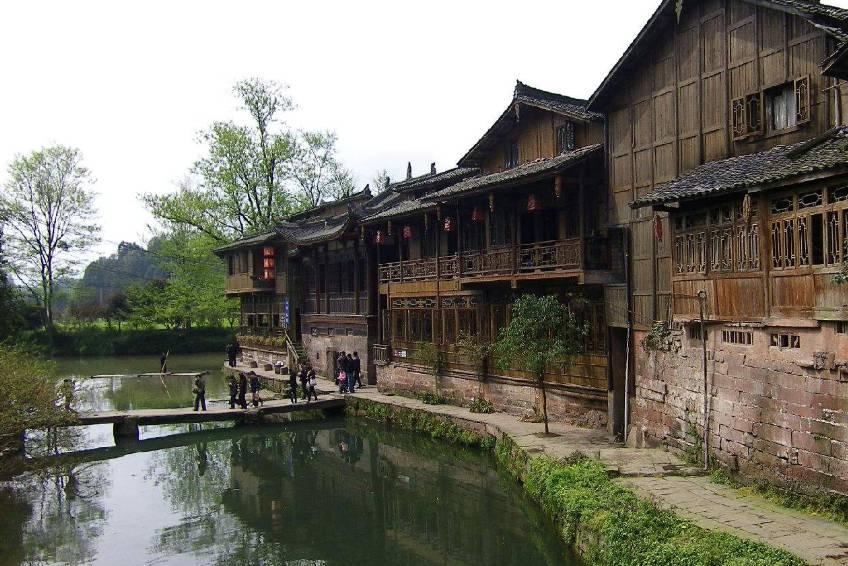 尼桑轩逸车窗锁了按哪个键解除只有主驾驶窗户能落下来，其他三个窗户都没反应了怎么回事，怎么解决？游戏画面